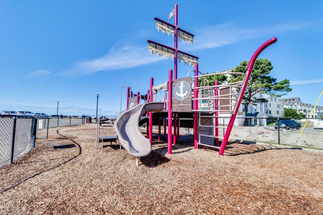 Orange Beacon House Villa Rockaway Beach Exterior photo