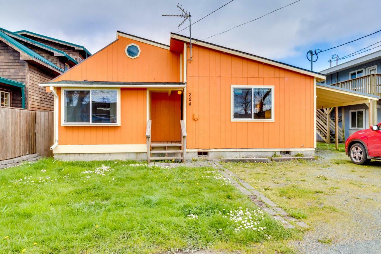 Orange Beacon House Villa Rockaway Beach Exterior photo
