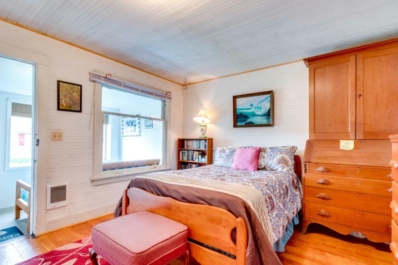 Orange Beacon House Villa Rockaway Beach Exterior photo